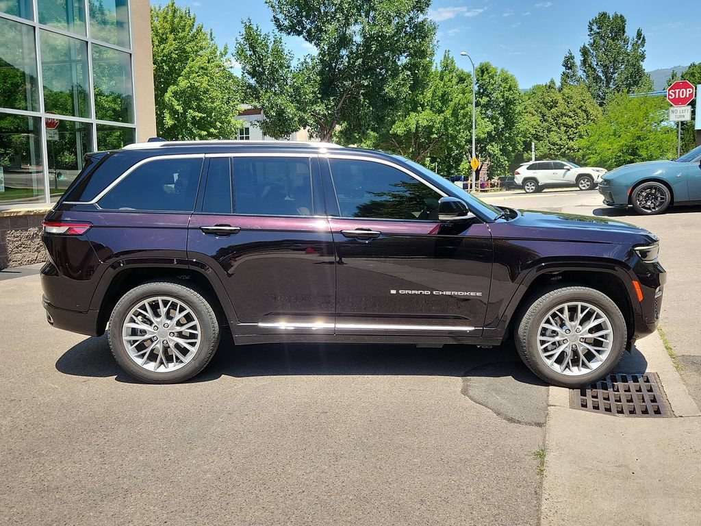 Used 2022 Jeep Grand Cherokee Summit w/ Advanced Protech Group IV AWD/4WD image 2