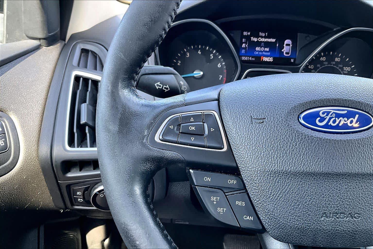 Used 2016 Ford Focus Titanium FWD image 24