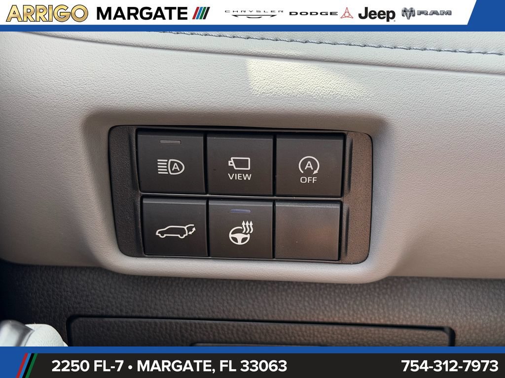 Used 2024 Toyota Highlander Platinum FWD image 38