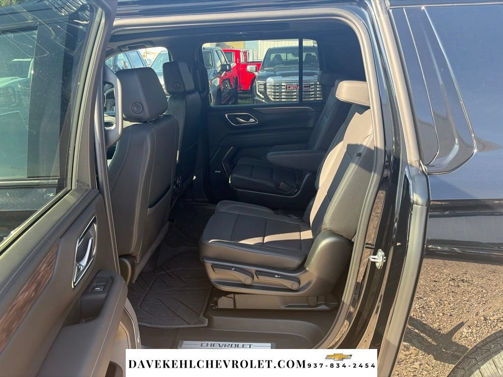 Used 2024 Chevrolet Suburban Z71 w/ Luxury Package AWD/4WD image 22