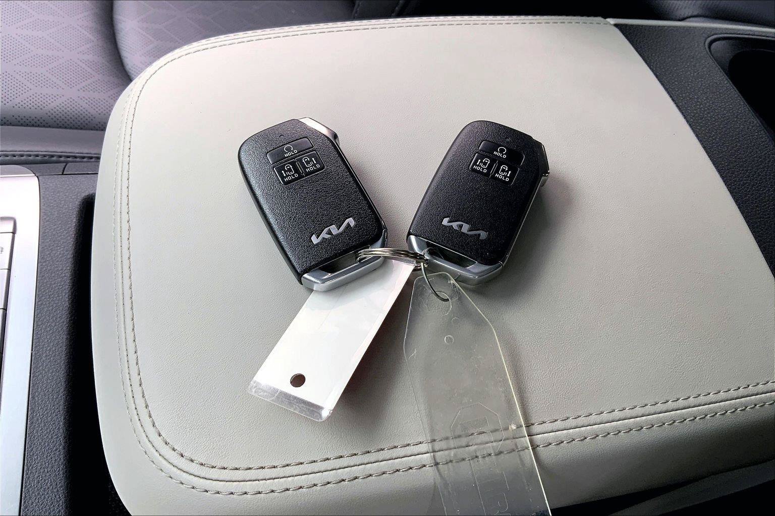 Used 2024 Kia Carnival LX FWD image 8