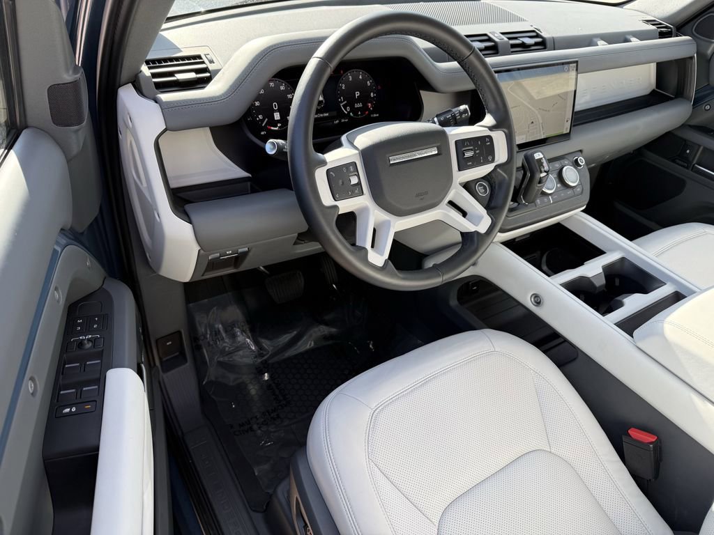 Used 2025 Land Rover Defender 110 X-Dynamic SE image 17