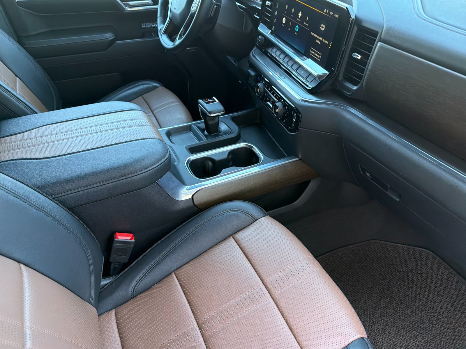 Used 2024 Chevrolet Silverado 1500 High Country AWD/4WD image 16