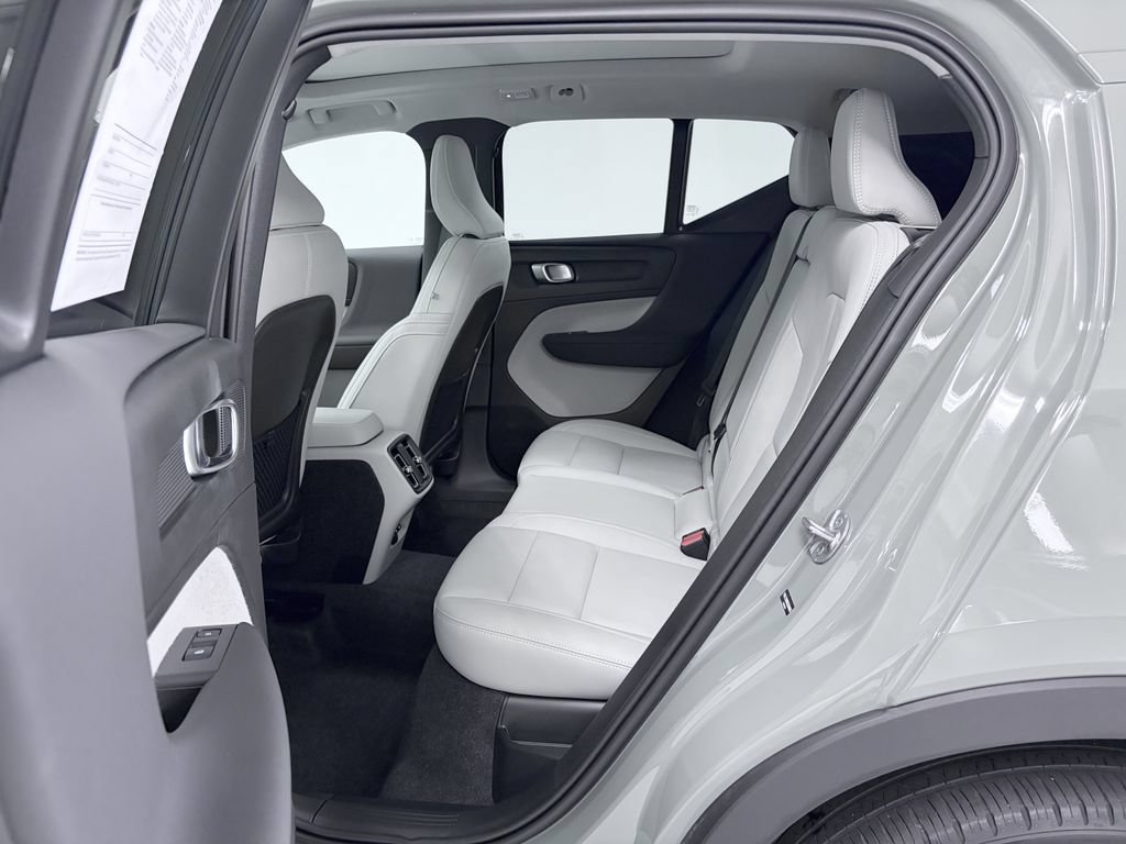 Used 2025 Volvo XC40 B5 Ultra w/ Climate Package AWD/4WD image 16