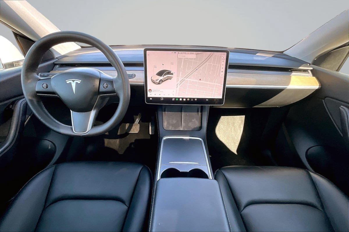 Used 2021 Tesla Model Y Long Range AWD/4WD image 16