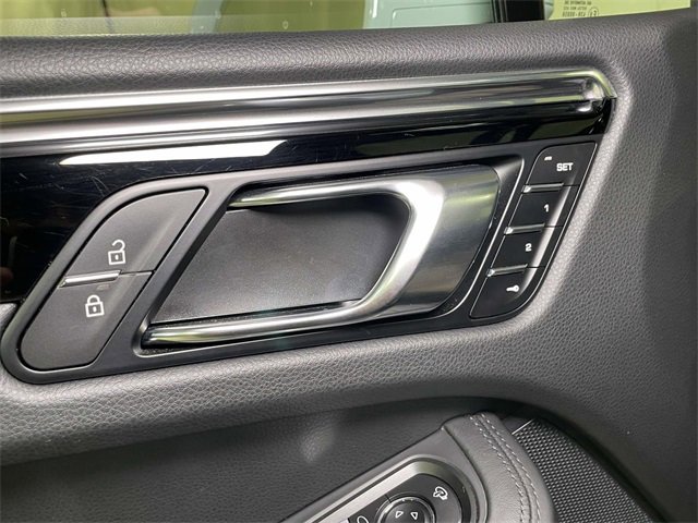 Used 2025 Porsche Macan image 39