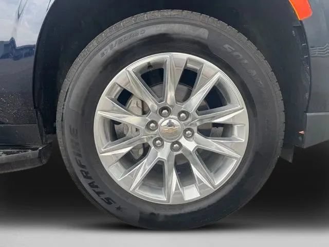 Used 2024 Chevrolet Suburban Premier AWD/4WD image 32