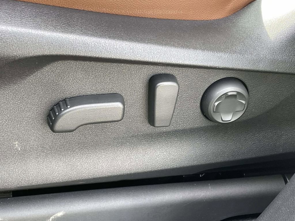 Certified 2025 Subaru Ascent Touring w/ Popular Package #1 image 9