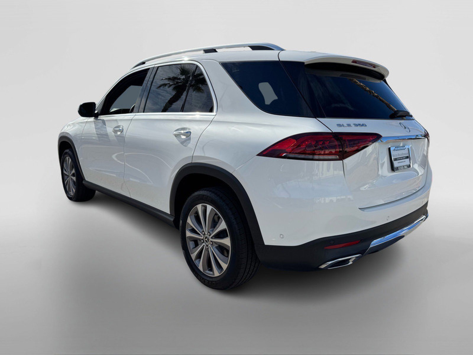 Certified 2023 Mercedes-Benz GLE 350 4MATIC w/ Premium Package image 3