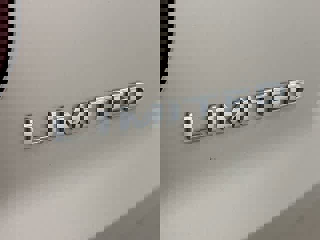 Used 2017 Ford Explorer Limited image 31