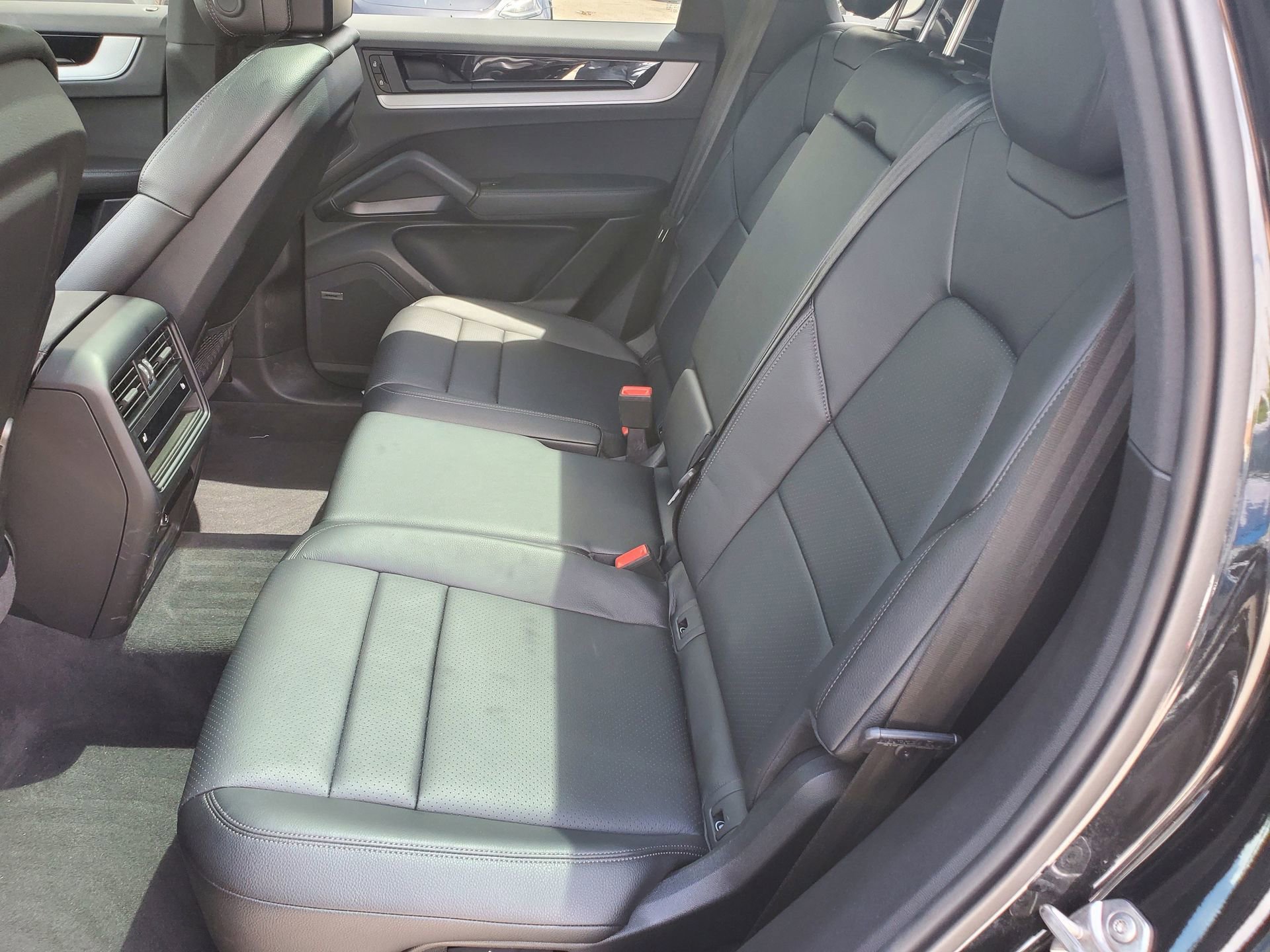 Used 2024 Porsche Cayenne AWD/4WD image 11