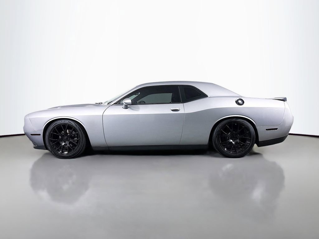 Used 2016 Dodge Challenger SXT image 4