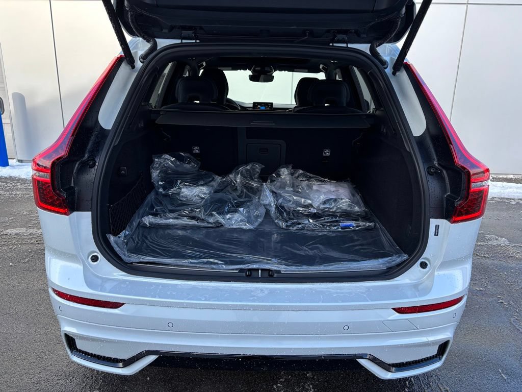 New 2026 Volvo XC60 T8 Ultra w/ Climate Package AWD/4WD image 17