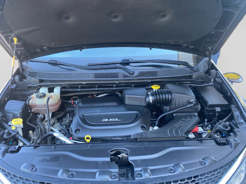 Used 2017 Chrysler Pacifica Touring-L Plus FWD image 31