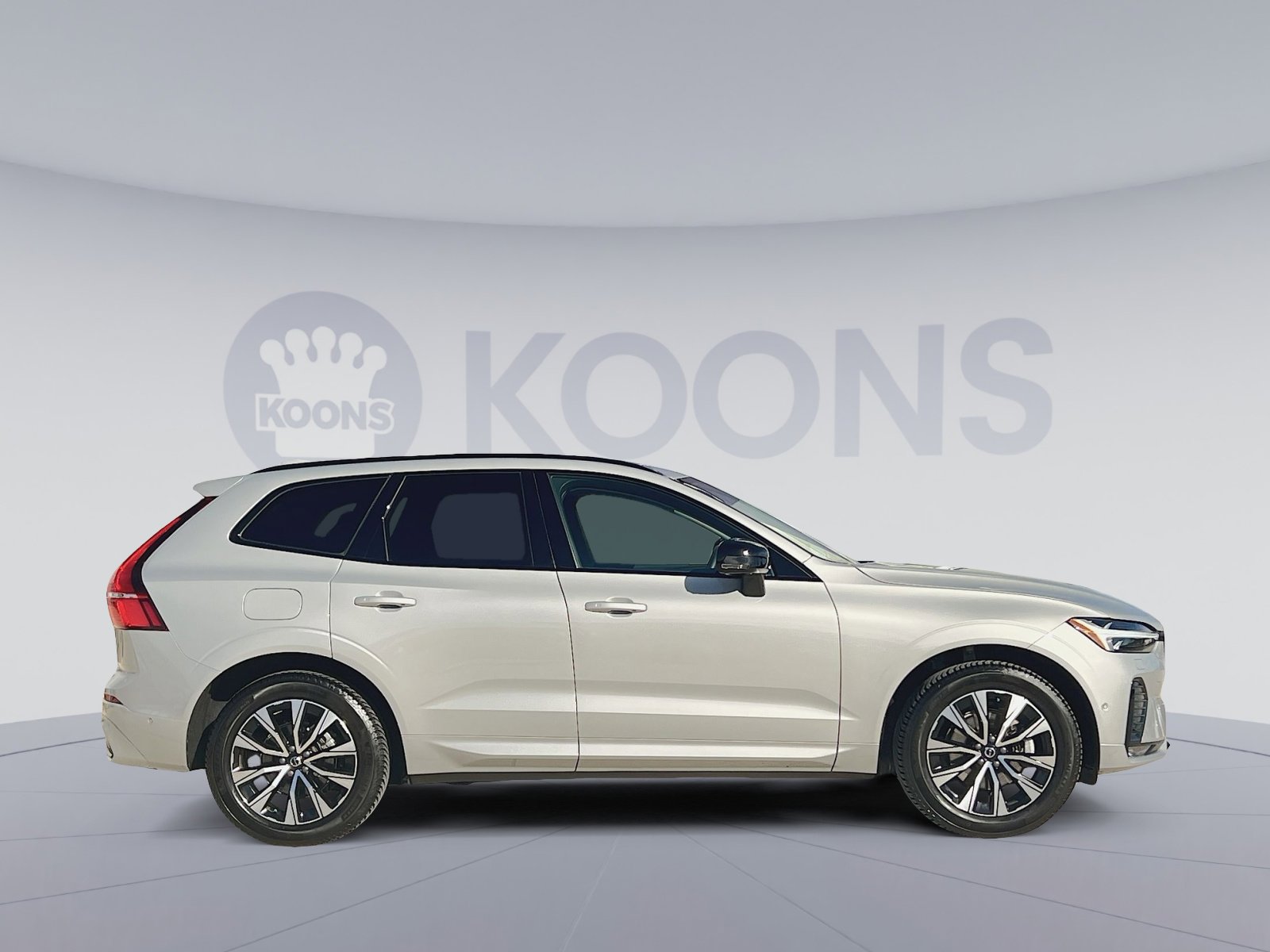 Used 2023 Volvo XC60 B5 Plus w/ Protection Package Premier image 8