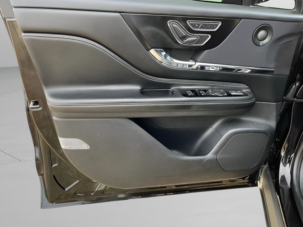 Used 2020 Lincoln Corsair Reserve image 11