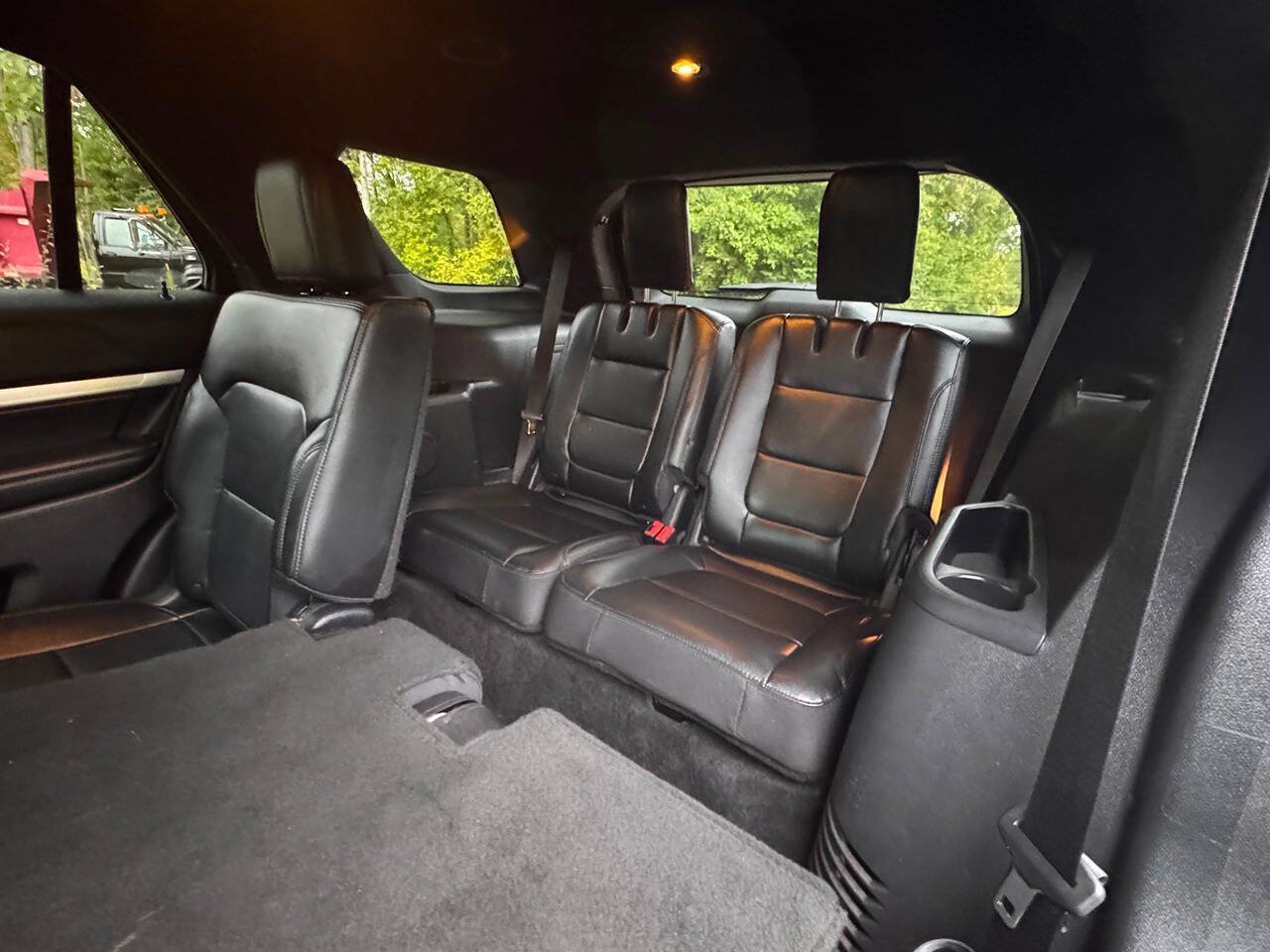 Used 2016 Ford Explorer XLT w/ Equipment Group 202A AWD/4WD image 13