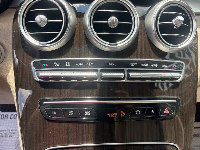 Used 2021 Mercedes-Benz GLC 300 4MATIC image 23
