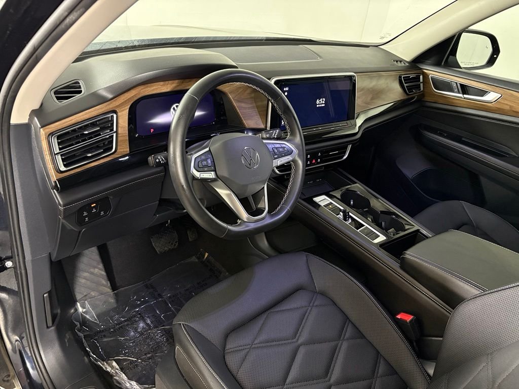 Used 2025 Volkswagen Atlas SE FWD image 17