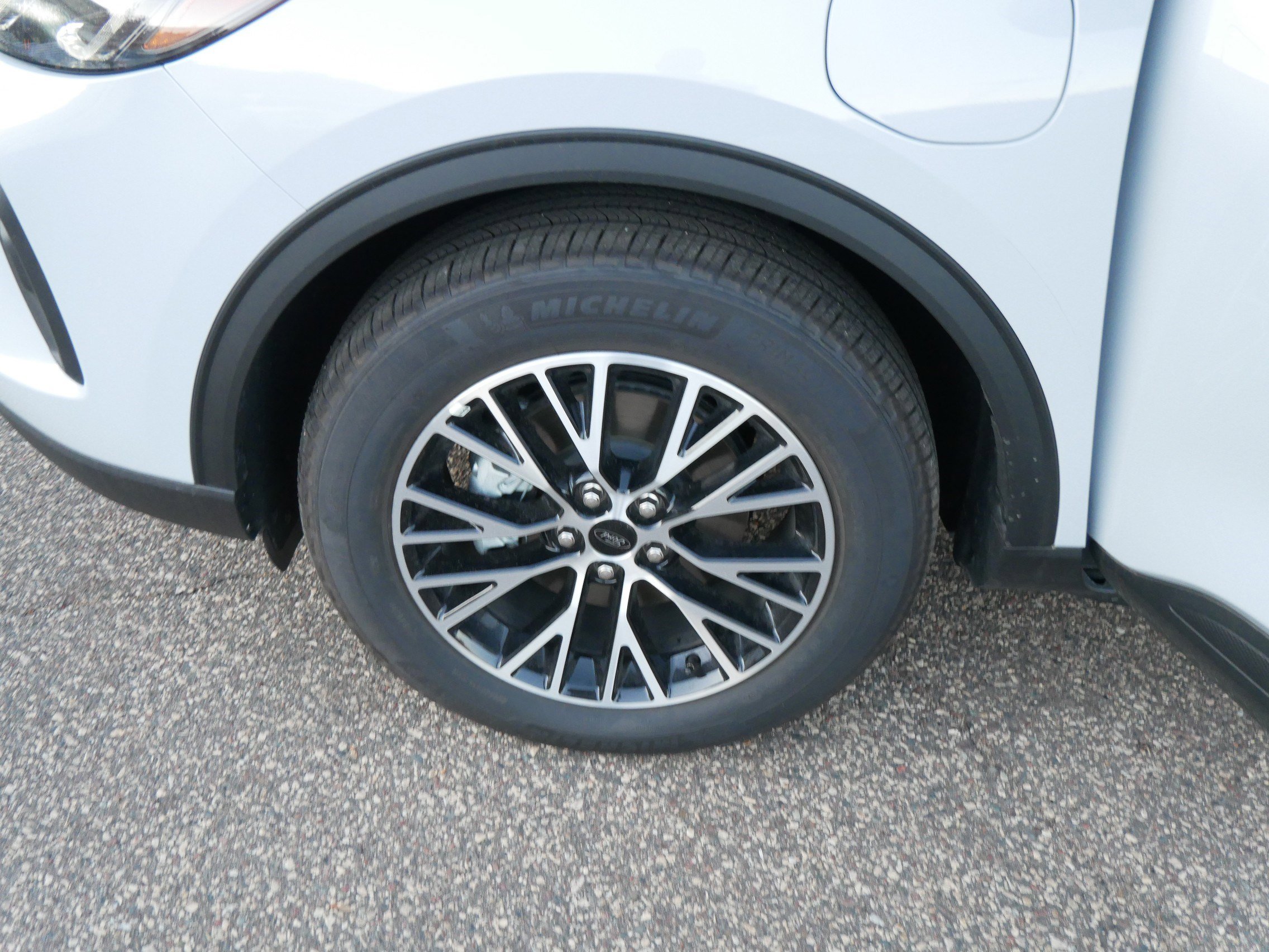 New 2025 Ford Escape PHEV w/ PHEV Premium Package image 15