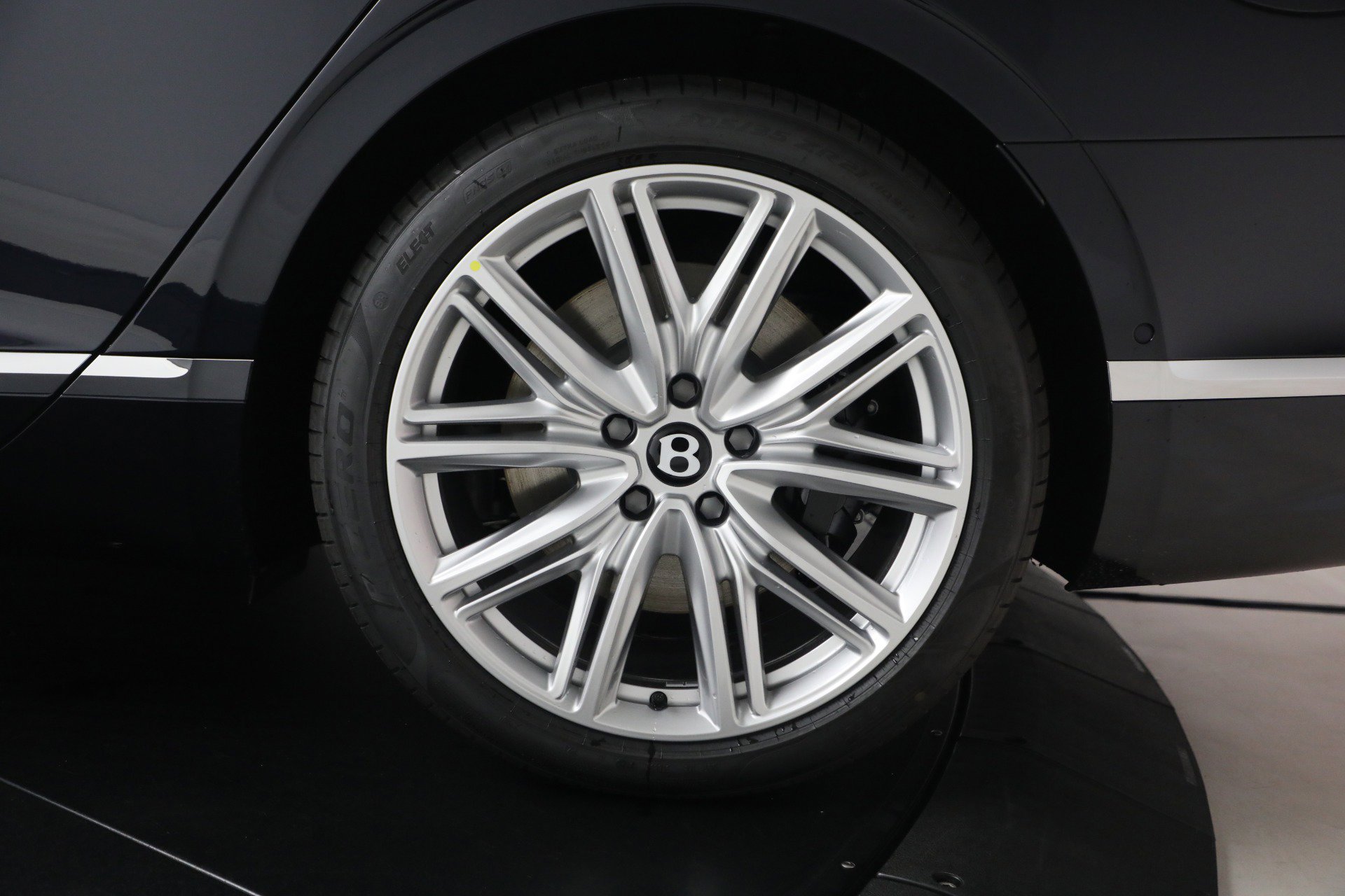 New 2026 Bentley Flying Spur Plug-In Hybrid AWD/4WD image 10