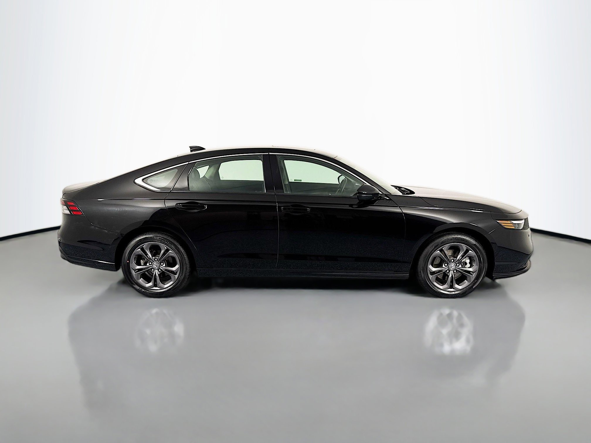 Certified 2023 Honda Accord EX-L image 4