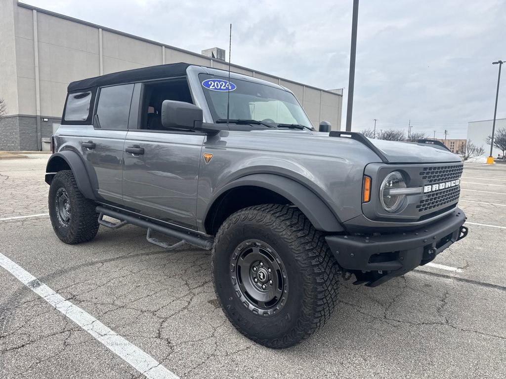 Used 2024 Ford Bronco Badlands image 8
