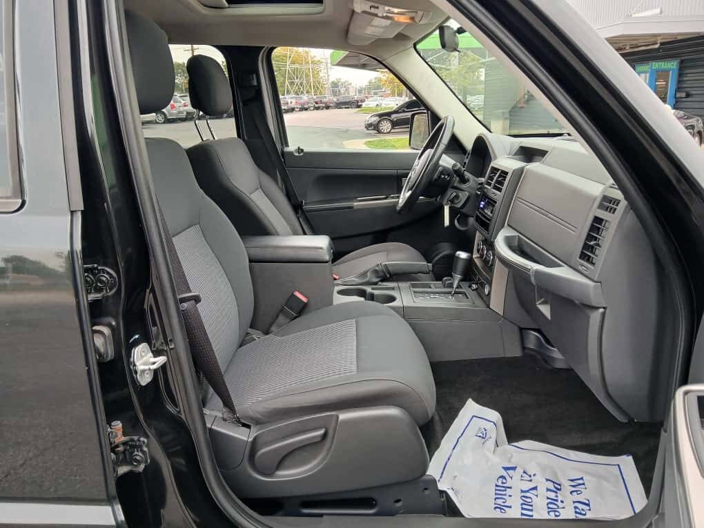 Used 2011 Jeep Liberty Renegade image 13