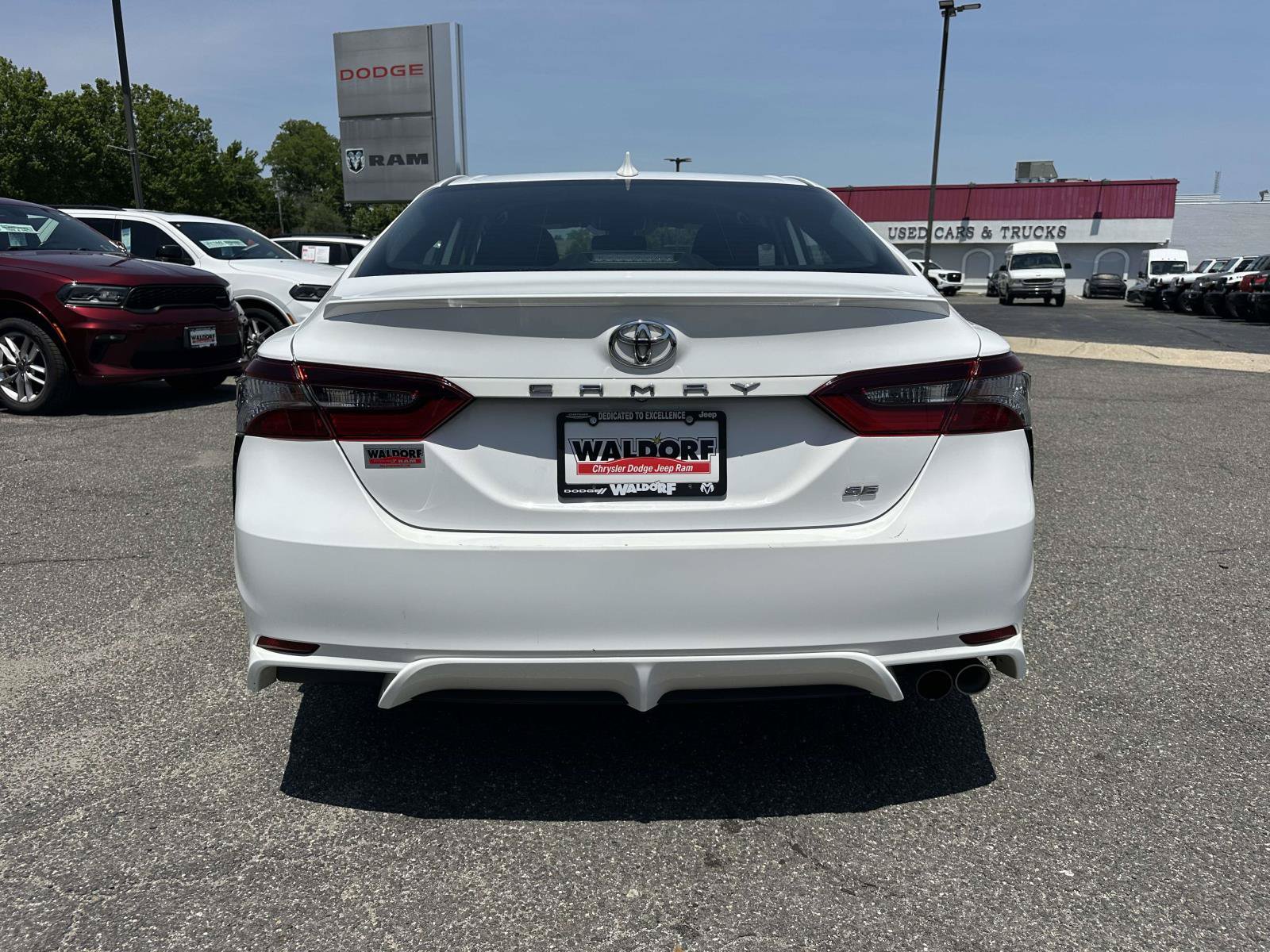 Used 2024 Toyota Camry SE w/ Cold Weather Package FWD image 6