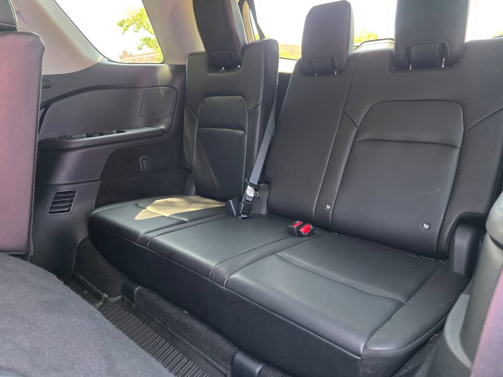 Used 2023 Nissan Pathfinder SL AWD/4WD image 30