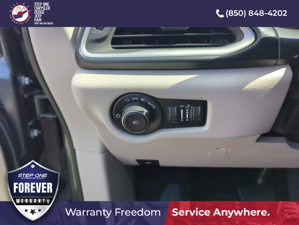 Used 2019 Chrysler Pacifica Touring Plus w/ Tire & Wheel Group FWD image 19