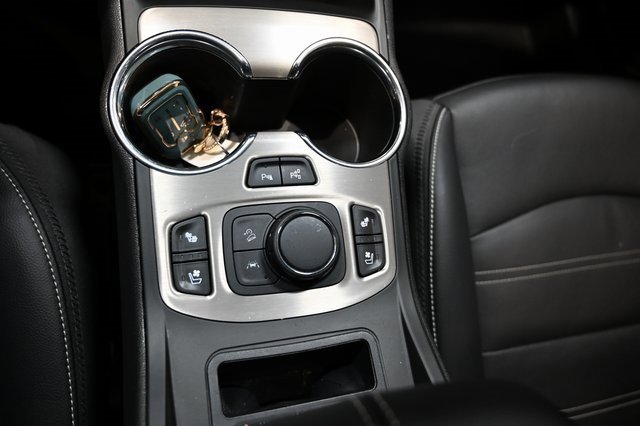 Used 2022 GMC Terrain Denali w/ Black Diamond Edition image 19