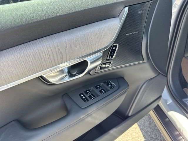 New 2025 Volvo V90 B6 Cross Country Plus w/ Protection Package Premier image 13