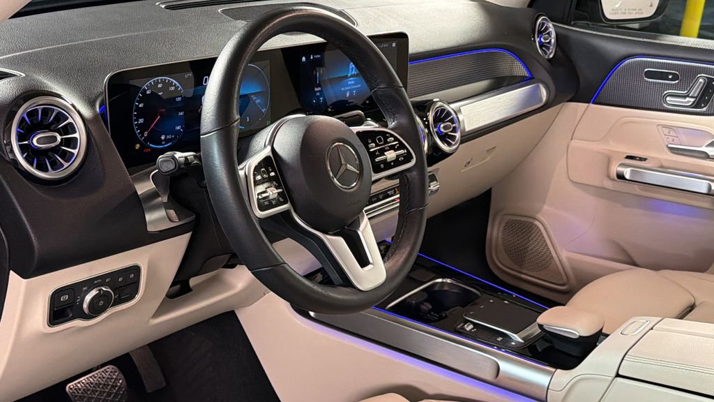 Used 2021 Mercedes-Benz GLB 250 4MATIC image 21