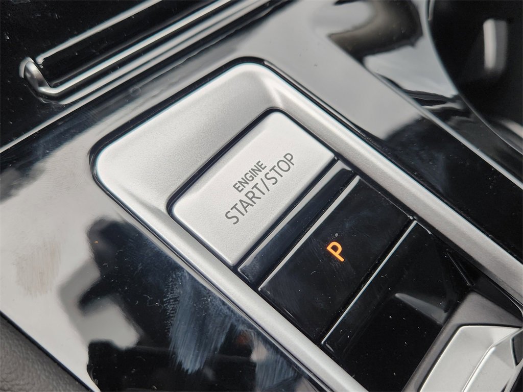 New 2025 Volkswagen Atlas Peak Edition SE image 14