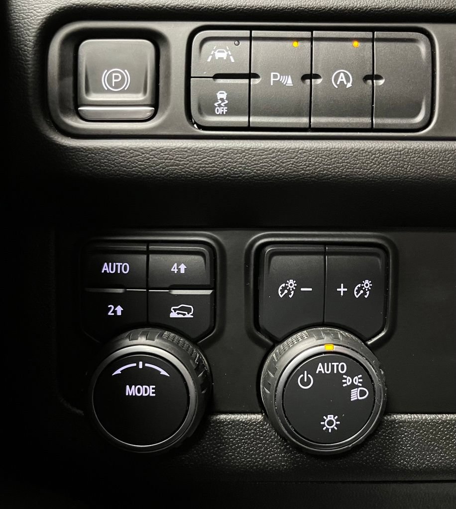 Used 2023 Chevrolet Tahoe RST AWD/4WD image 32