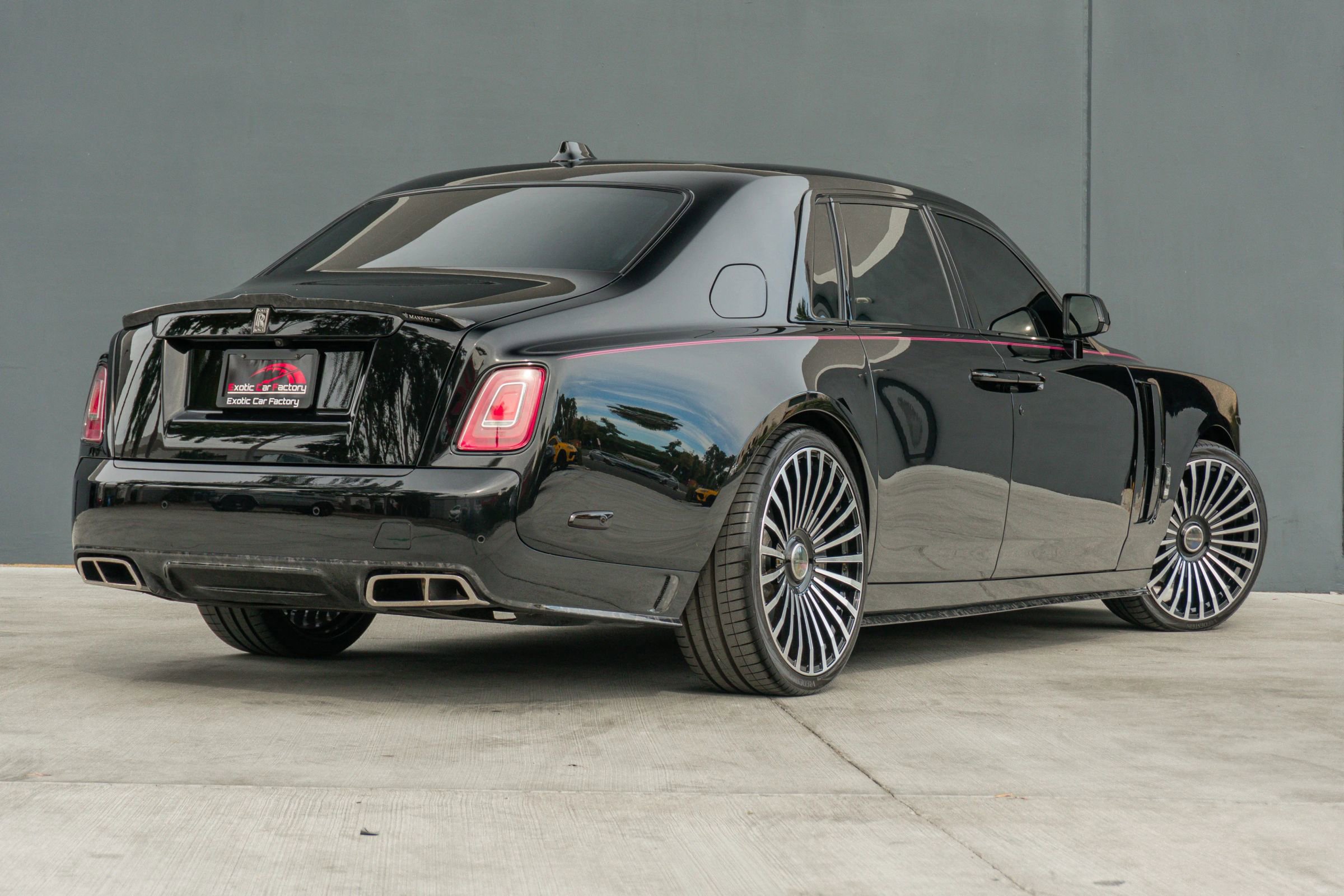 Used 2023 Rolls-Royce Phantom Sedan image 7