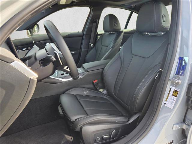 Used 2025 BMW 330i Sedan w/ M Sport Package image 16