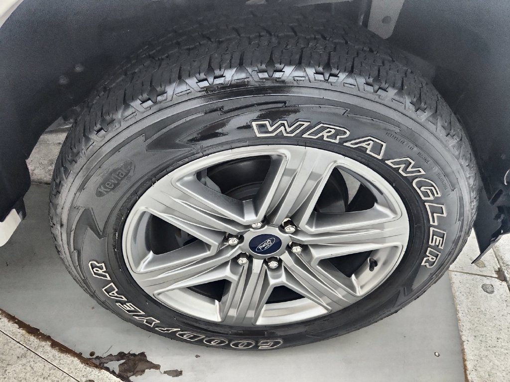 Used 2018 Ford F150 XLT w/ Equipment Group 302A Luxury AWD/4WD image 36