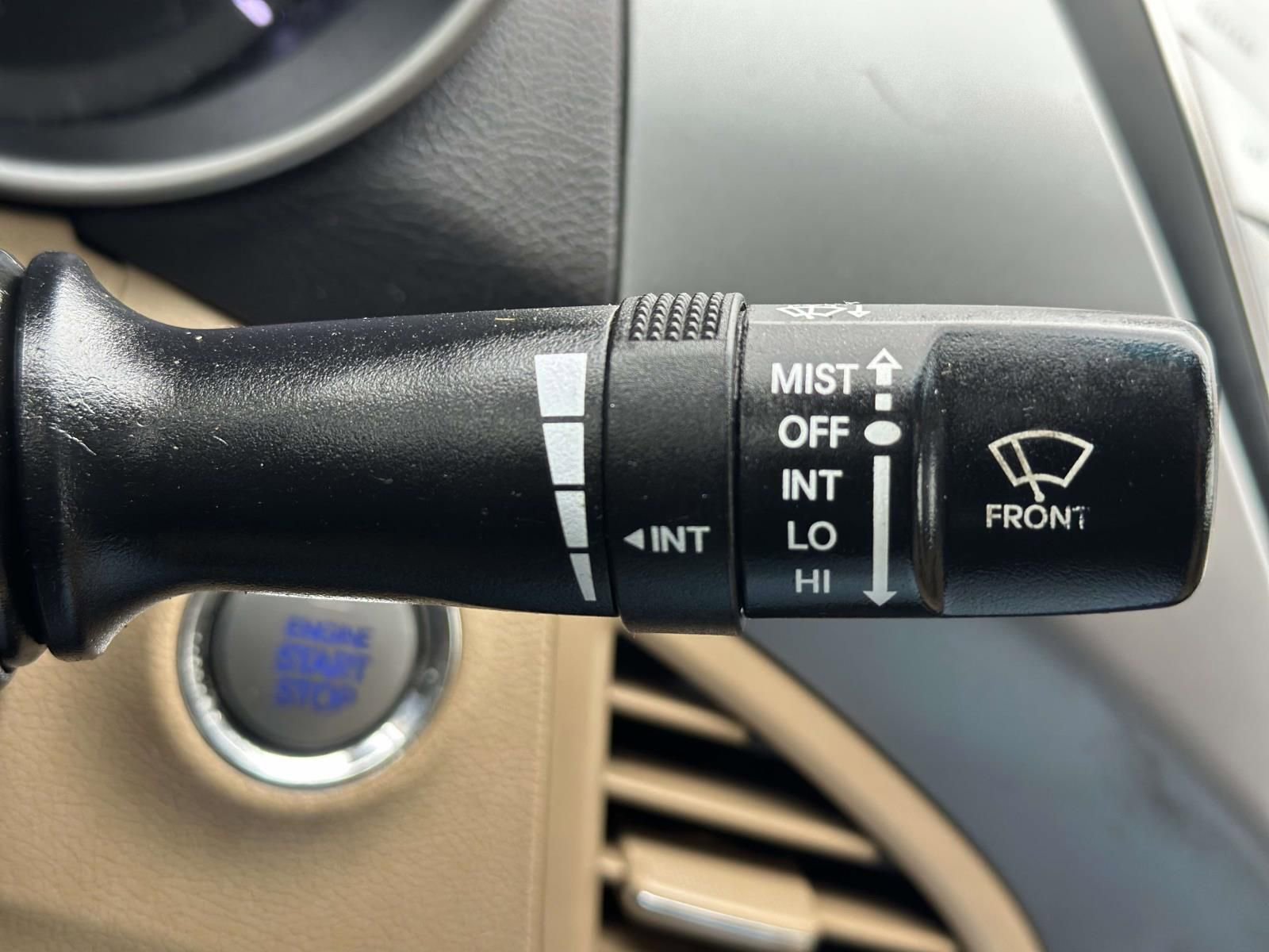 Used 2013 Hyundai Elantra Limited w/ Technology Pkg FWD image 17