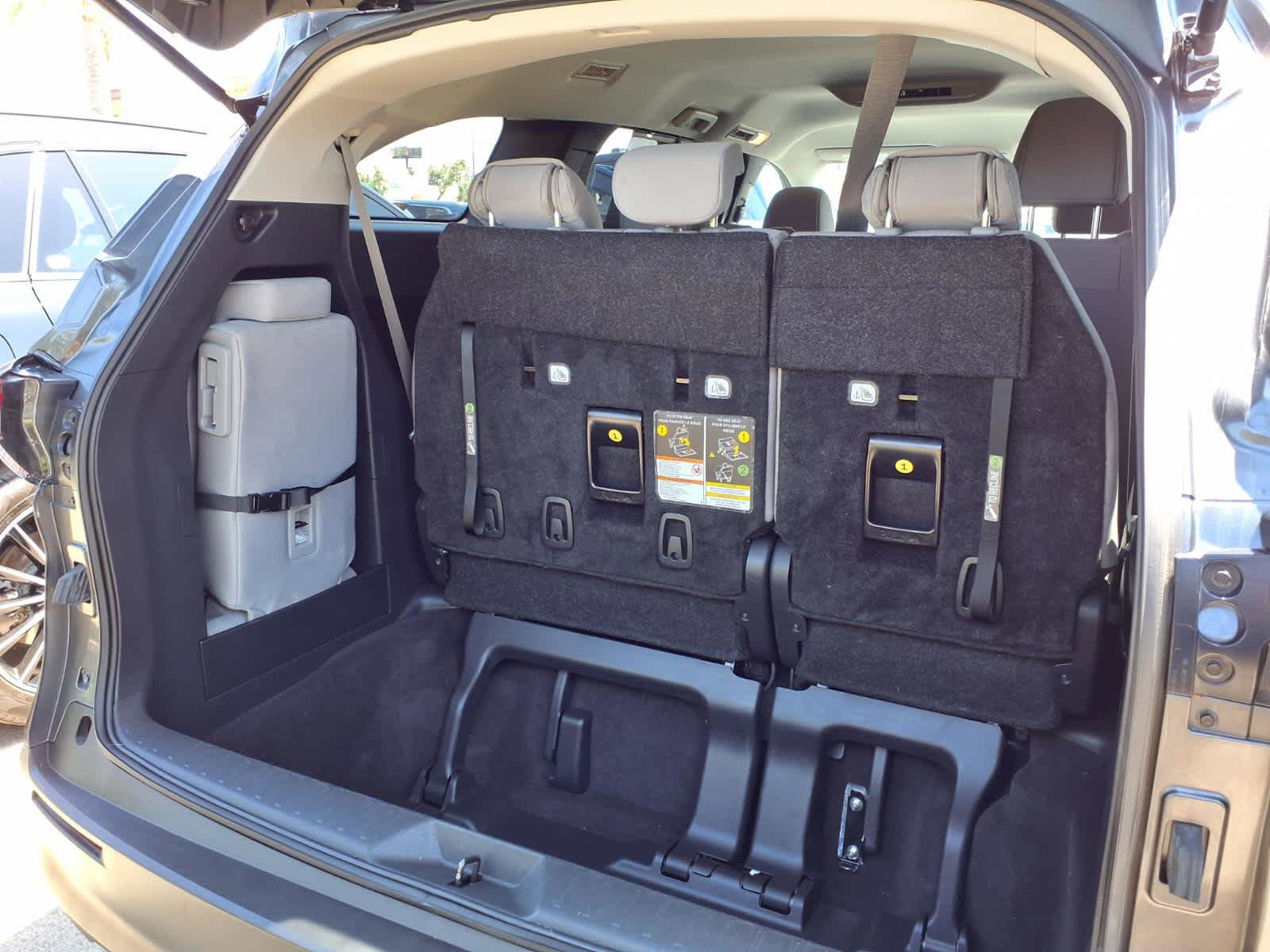Certified 2025 Toyota Sienna LE FWD image 6