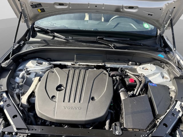 Certified 2024 Volvo XC60 B5 Plus w/ Protection Package Premier AWD/4WD image 21