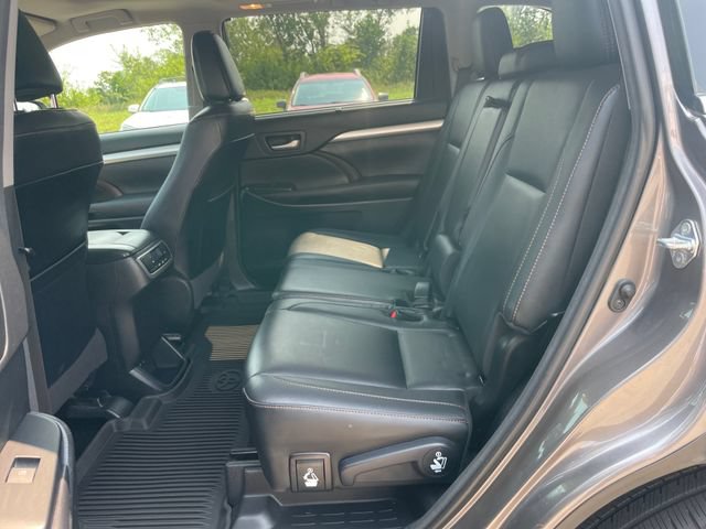 Used 2017 Toyota Highlander XLE w/ Protection Package #3 AWD/4WD image 28