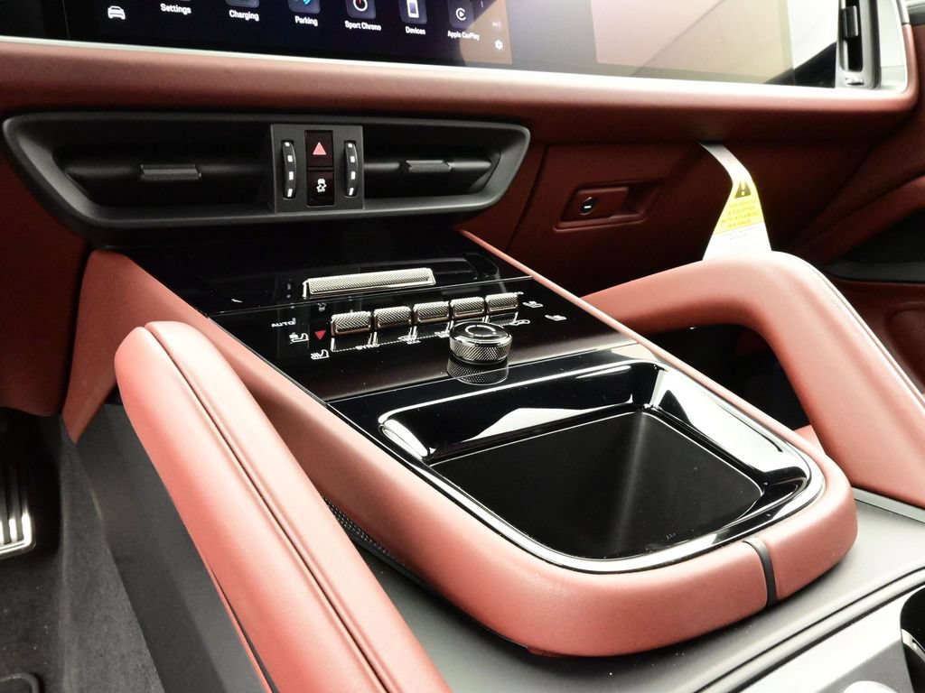 New 2025 Porsche Cayenne Turbo AWD/4WD image 11