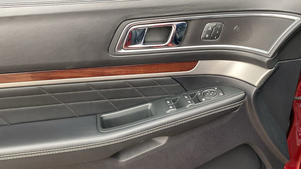Used 2019 Ford Explorer Platinum image 18