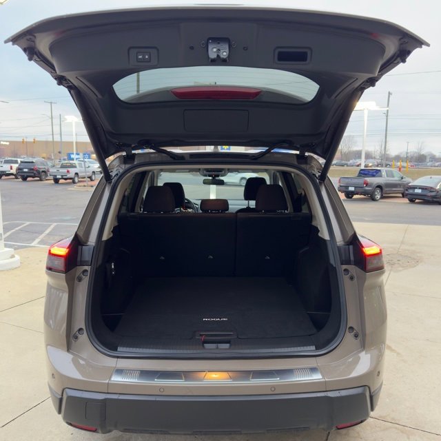 Used 2024 Nissan Rogue SV image 12