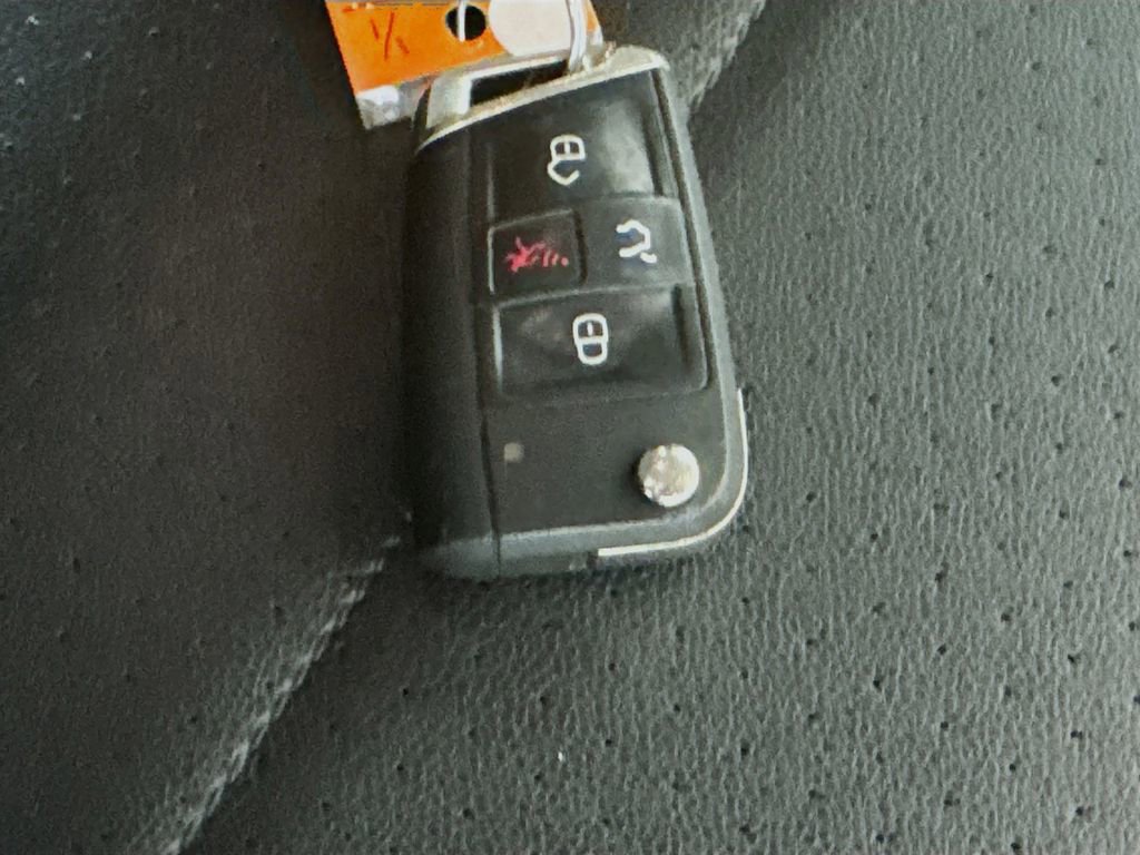 Used 2021 Volkswagen Tiguan SE image 35