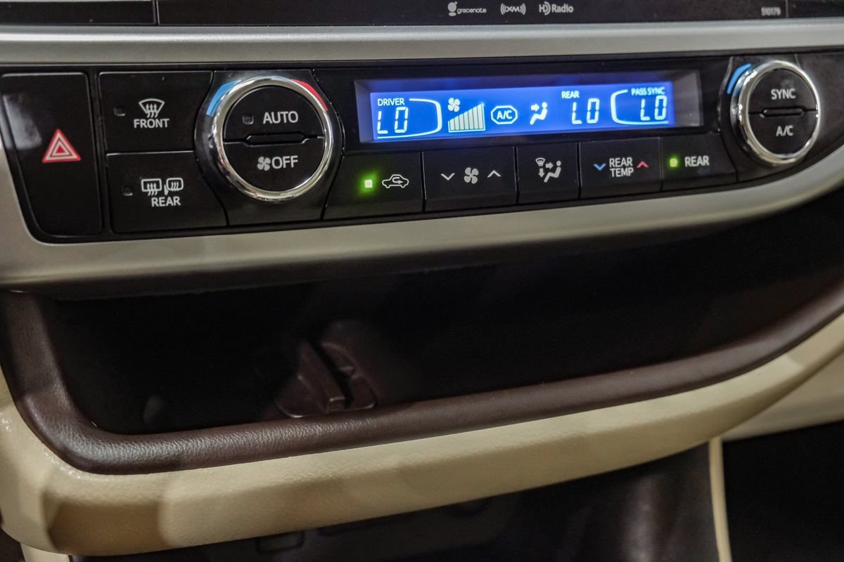 Used 2018 Toyota Highlander XLE FWD image 24