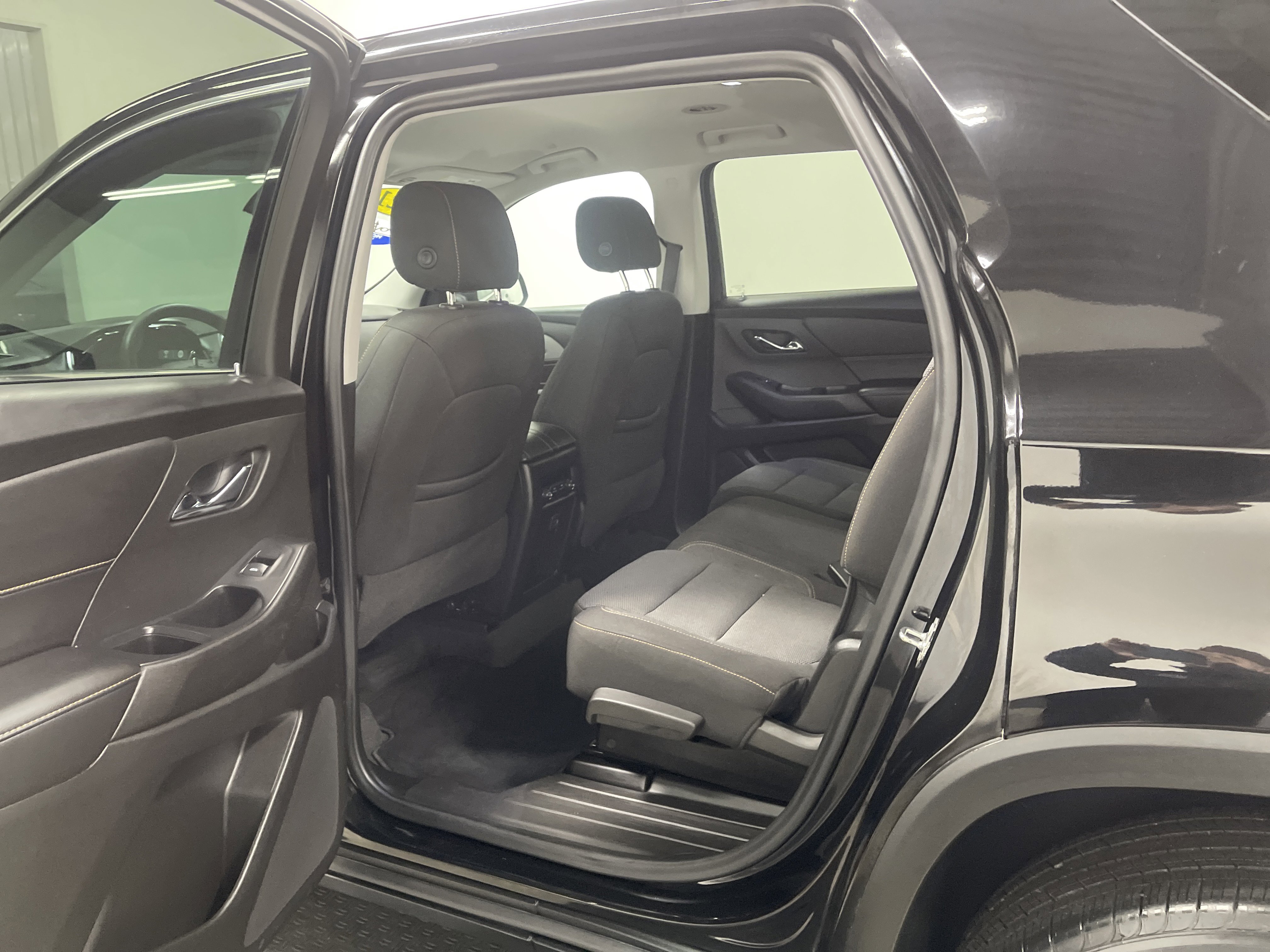 Used 2021 Chevrolet Traverse LS AWD/4WD image 13