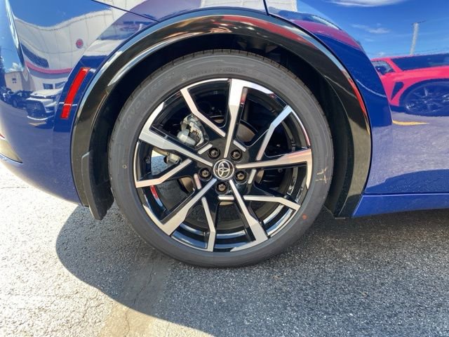 New 2025 Toyota Prius Plug-In Hybrid FWD image 23